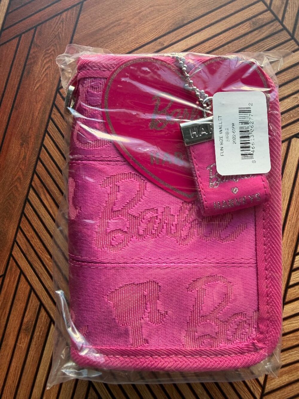 New Harveys Seatbelt Barbie Hot Pink Fun Size Wallet (FSW)